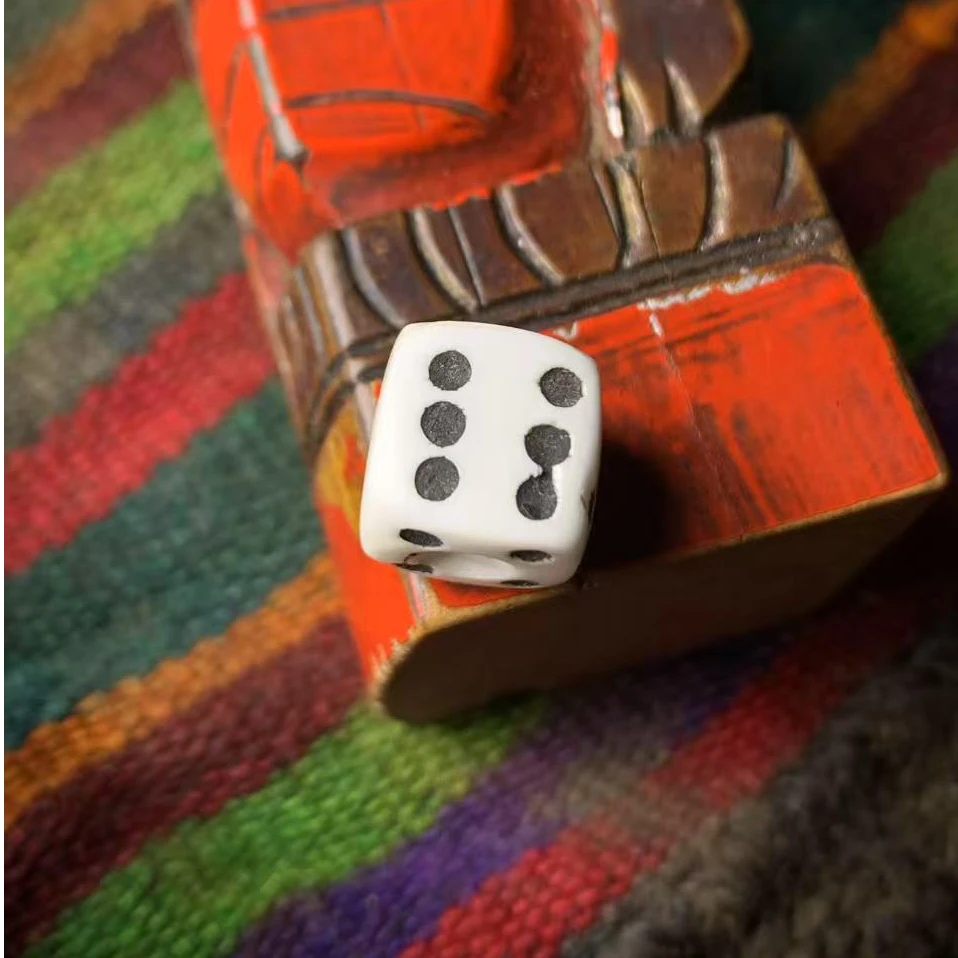 藏地老白白骰子珠