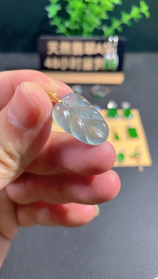 【闪购商品】翡翠颈饰18K金镶嵌翡翠