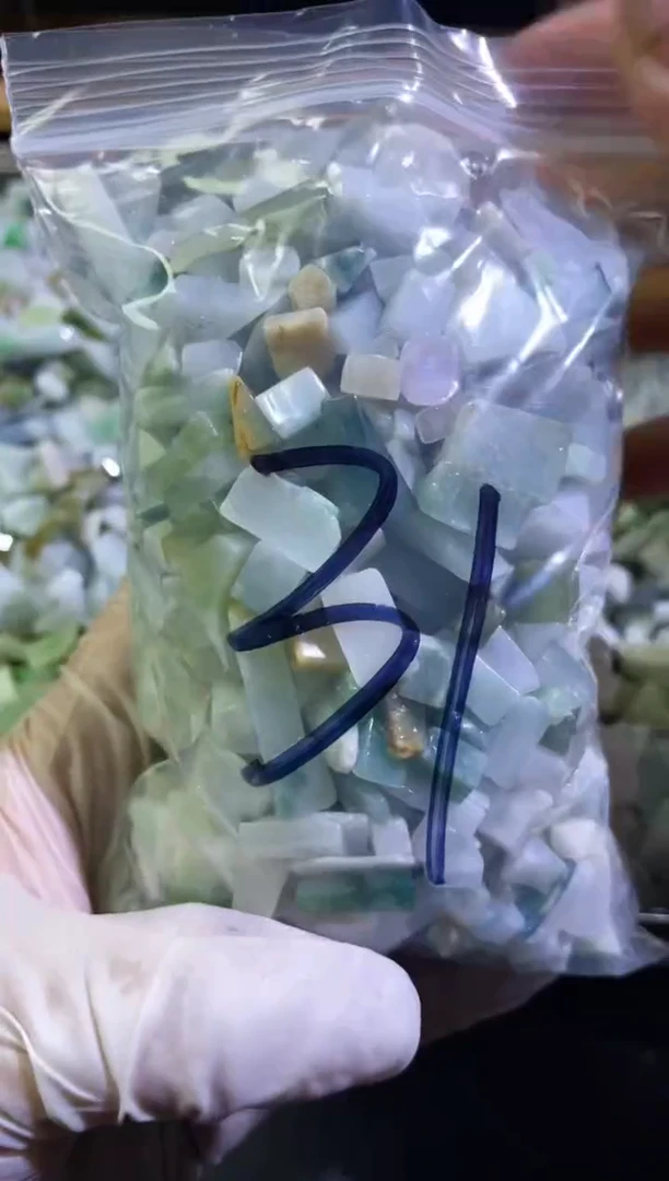 【闪购商品】翡翠颈饰未镶嵌天然翡翠边角迷你号500克31