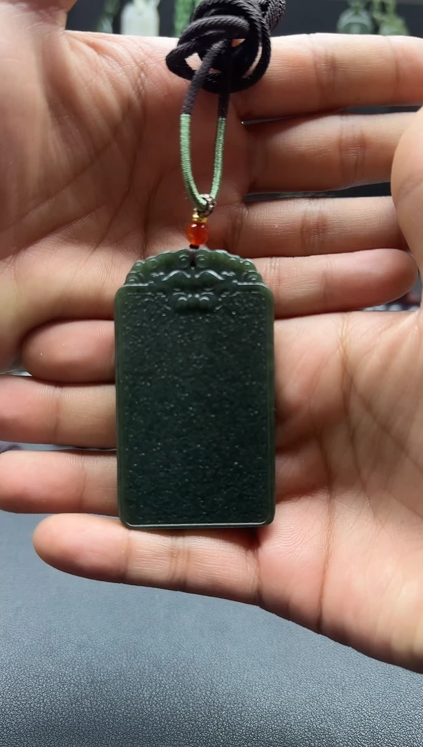 颈饰未镶嵌和田玉且末蓝47无事牌