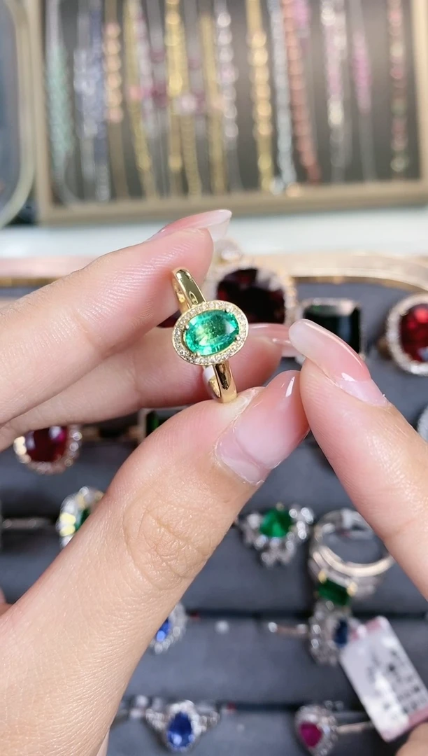 戒指18K金镶嵌祖母绿·