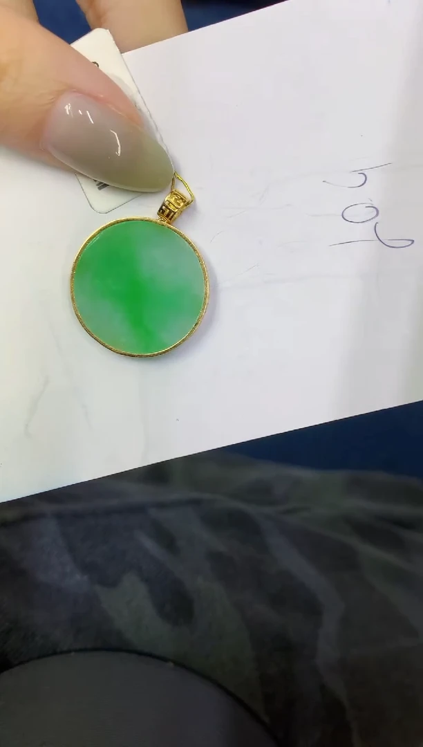 翡翠18K金镶嵌颈饰缅甸天然翡翠A货