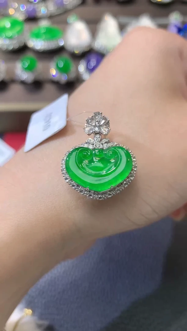 【闪购商品】翡翠吊坠(不含链)18K金镶嵌D22