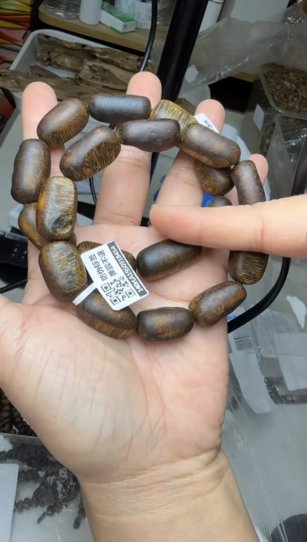沉香手串18克墨绿老料留疤手串多样性发货一条