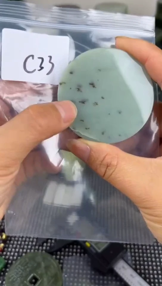 和田玉未镶嵌珠宝半成品镯芯包容