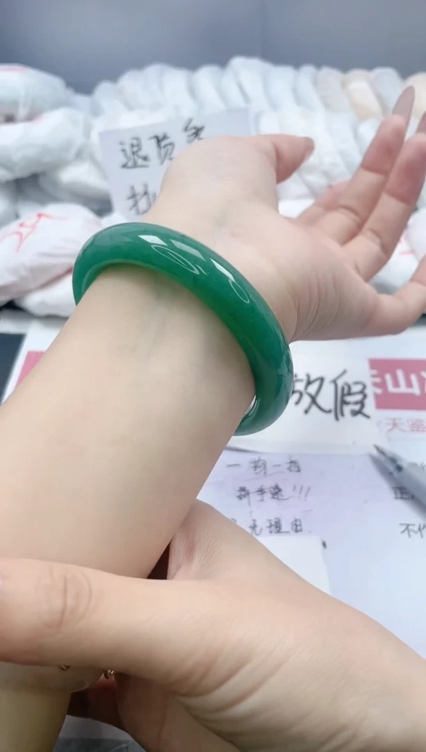 【闪购商品】石英质玉手镯未镶嵌91/58.7