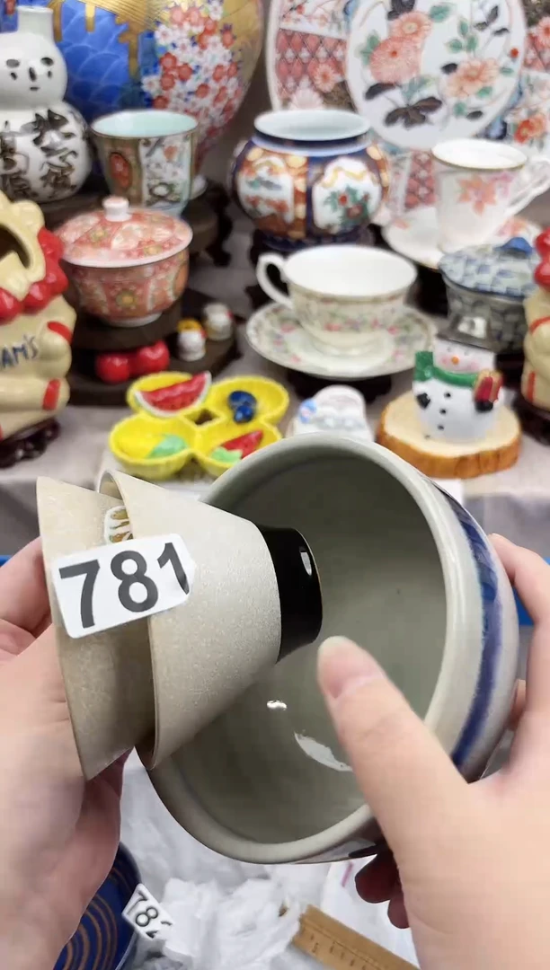 摆件好看的瓷器，默认微瑕介意慎拍。