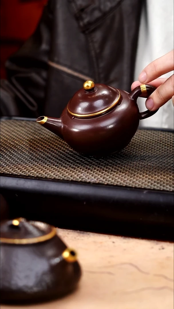 茶壶紫砂四号井茄皮紫泥描金薄胎水平140cc