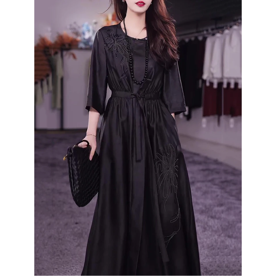 高奢时尚黑色连衣裙2025夏装新款高级感气质收腰显瘦减龄绣花长裙
