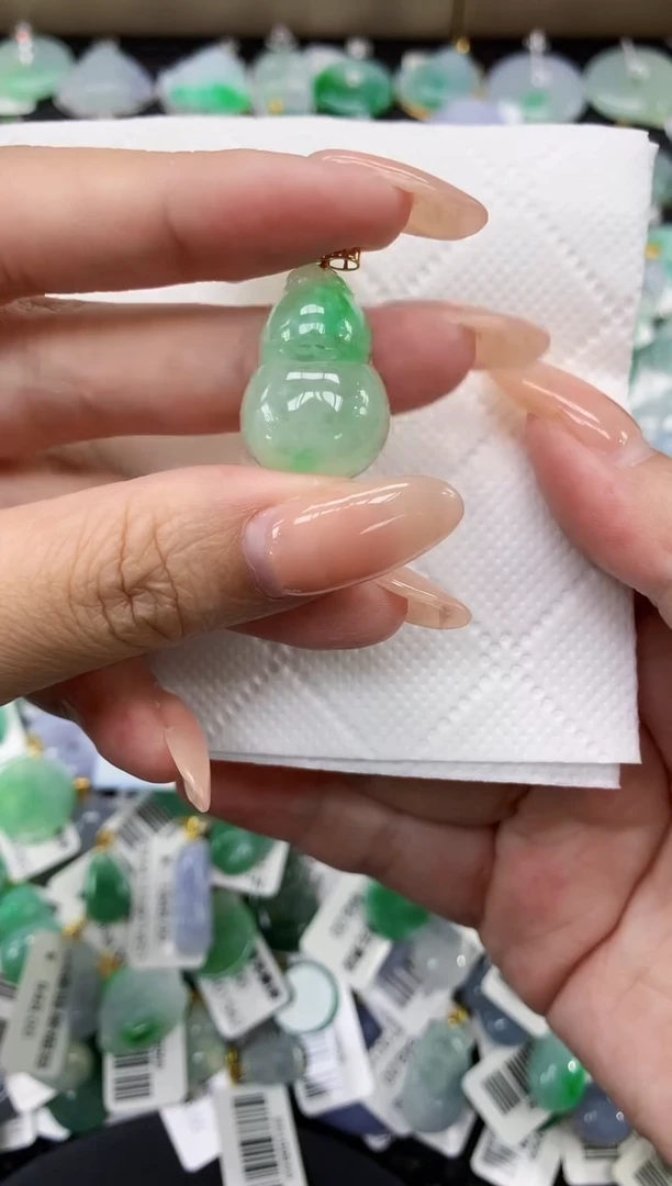 颈饰18K金镶嵌翡翠11111111111