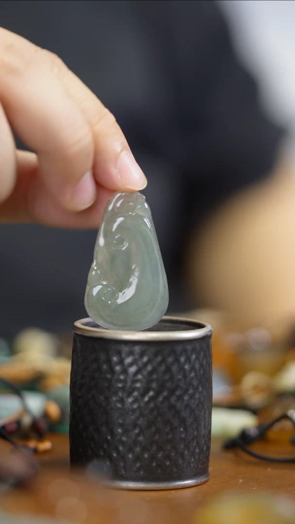 翡翠未镶嵌颈饰翡翠吊坠-如意