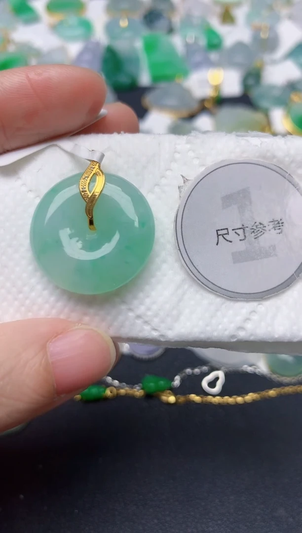 颈饰18K金镶嵌翡翠天然缅甸A货翡翠