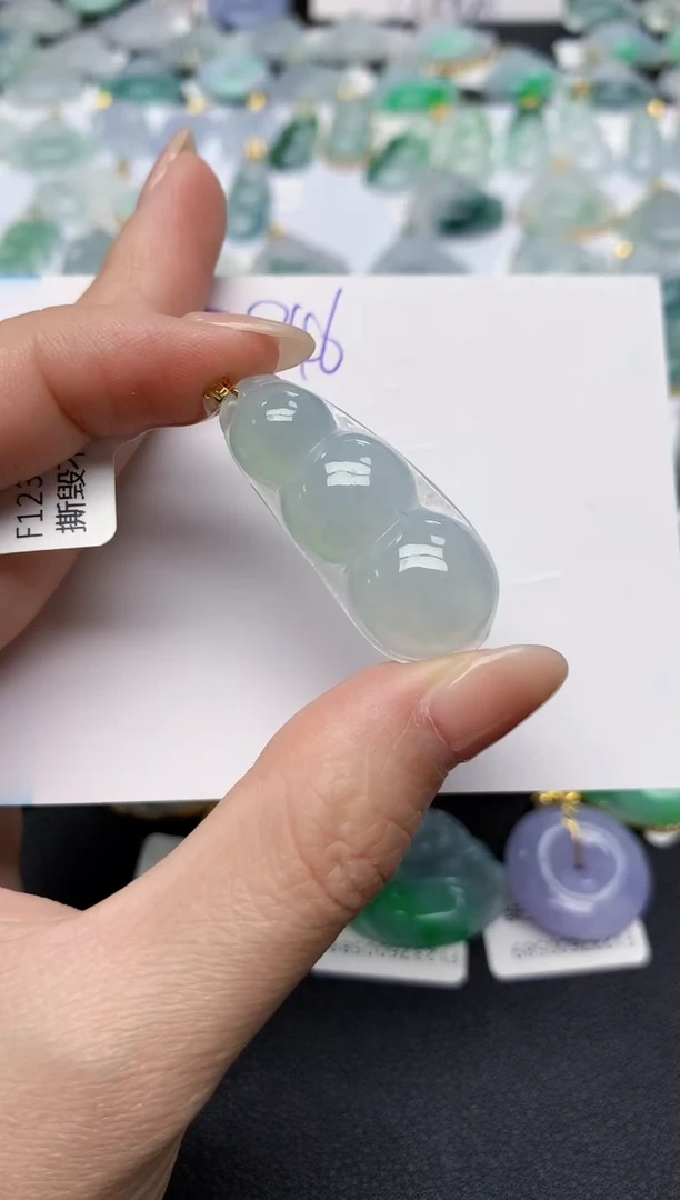 颈饰18K金镶嵌翡翠天然缅甸A货翡翠百元以上9元证书费自理