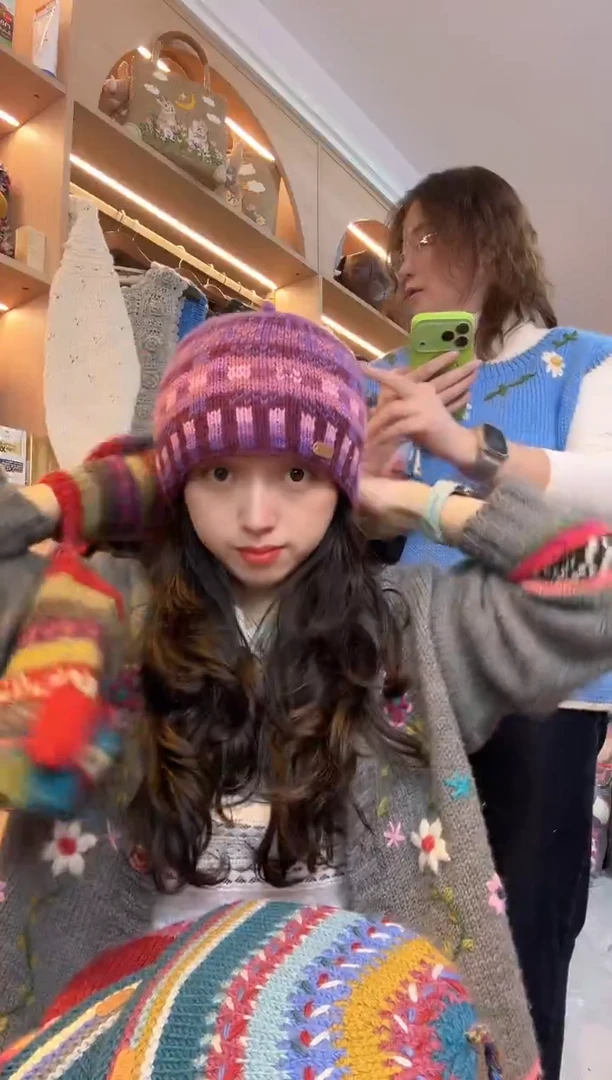 羊毛紫色条纹极光帽