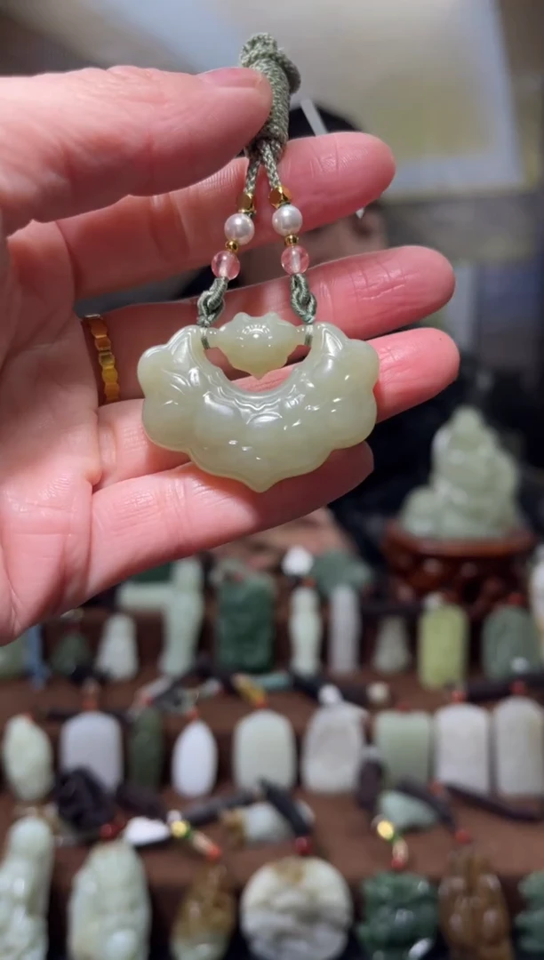 颈饰未镶嵌和田玉.