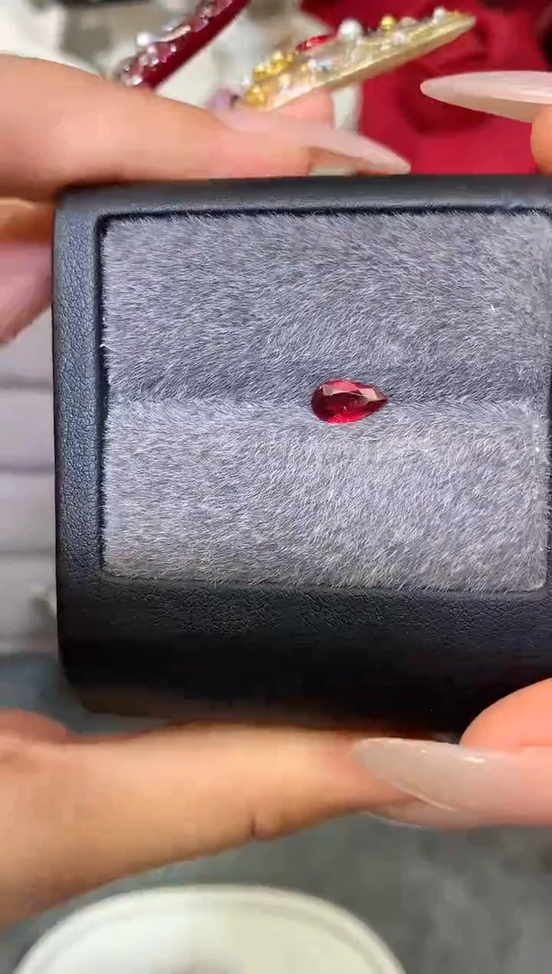 裸石尖晶石水滴 红调 0.56ct