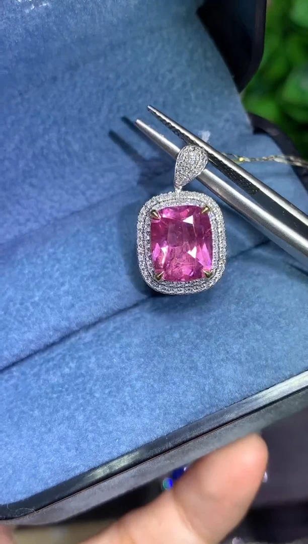 18K金镶嵌戒指尖晶石3.4CT