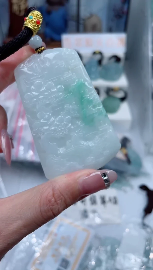 颈饰未镶嵌翡翠吊坠