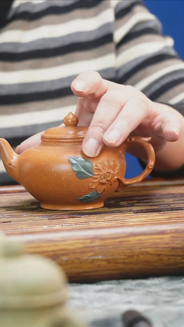 茶壶紫砂金降坡粉浆浮雕笑缨2