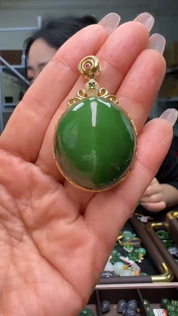 颈饰18K金镶嵌和田玉（多样性发货.发其一)12.23.62