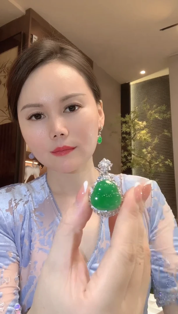 吊坠(不含链)18K金镶嵌翡翠C35