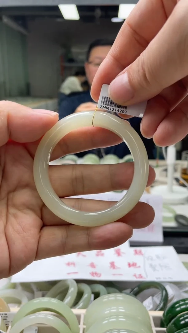 【闪购商品】和田玉手镯未镶嵌编码4209 圈口54-55