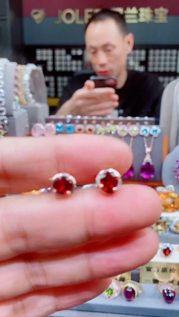 银S925镶嵌耳钉石榴石石榴石耳钉