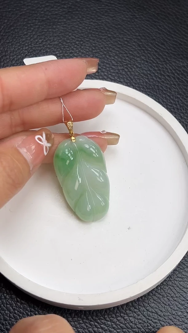 【闪购商品】翡翠颈饰18K金镶嵌K505-70 叶子