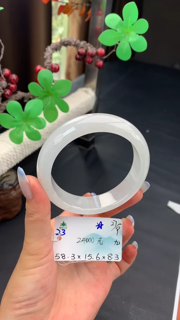 未镶嵌手镯翡翠自带#送人#，联系客服核对地址~