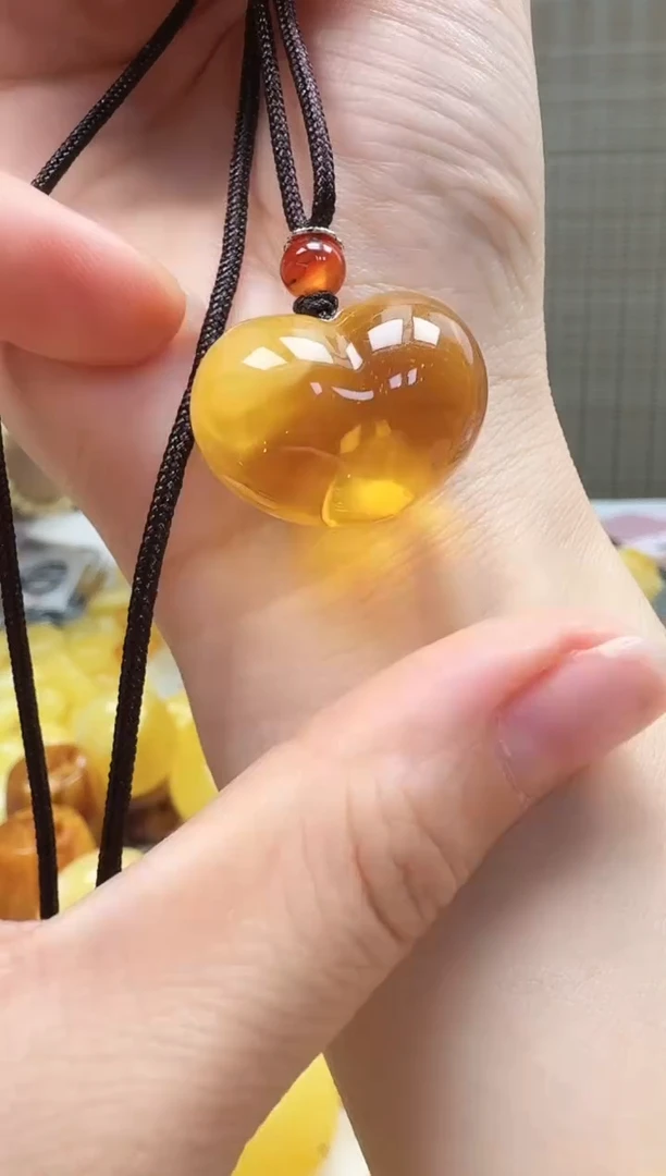 裸石琥珀未镶嵌如图