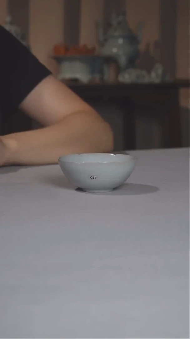 汝瓷057号微瑕葵口杯