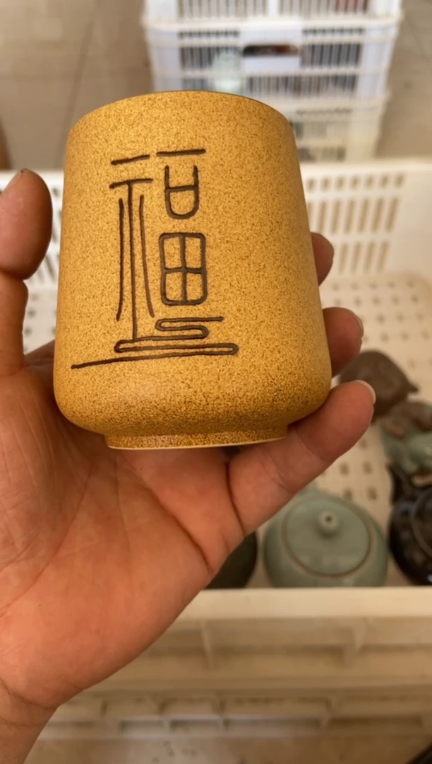 摄影的产品有使用过的痕迹有点脏介意勿拍