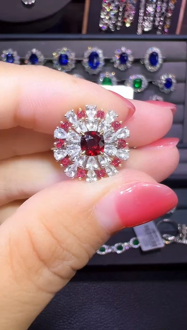18K金镶嵌GUILD无烧鸽血红红宝石0.72ct