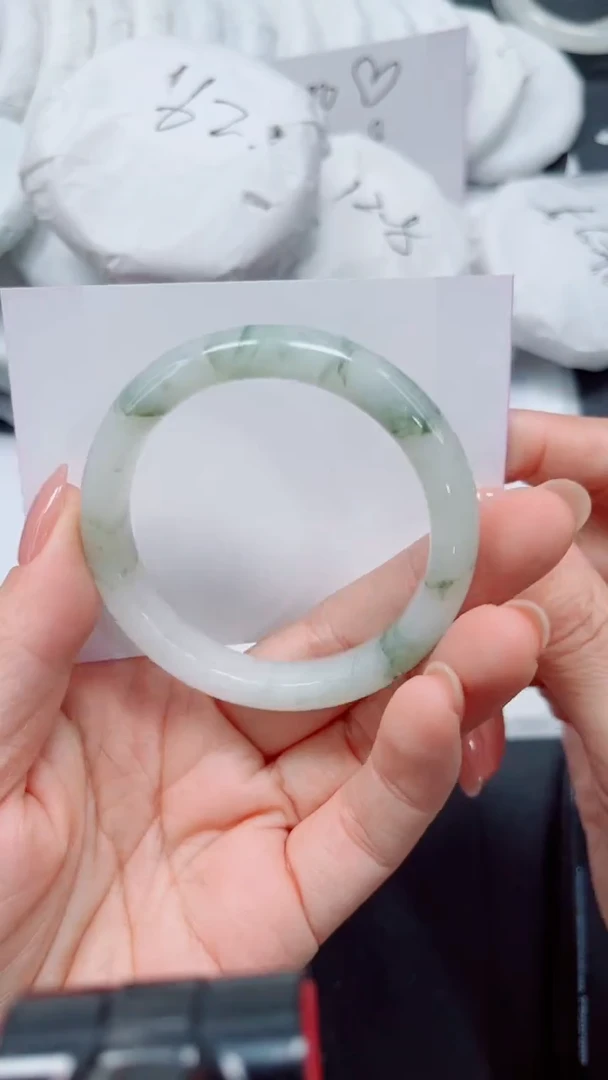 未镶嵌手镯石英质玉268-52.3