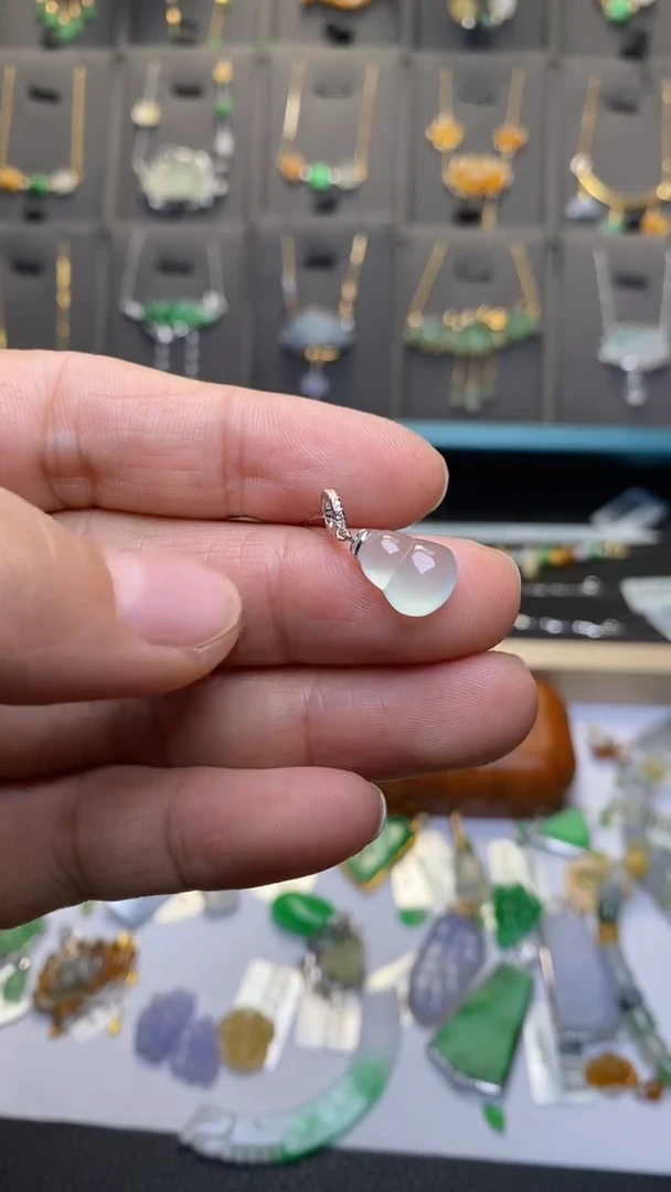 颈饰18K金镶嵌翡翠净货40087