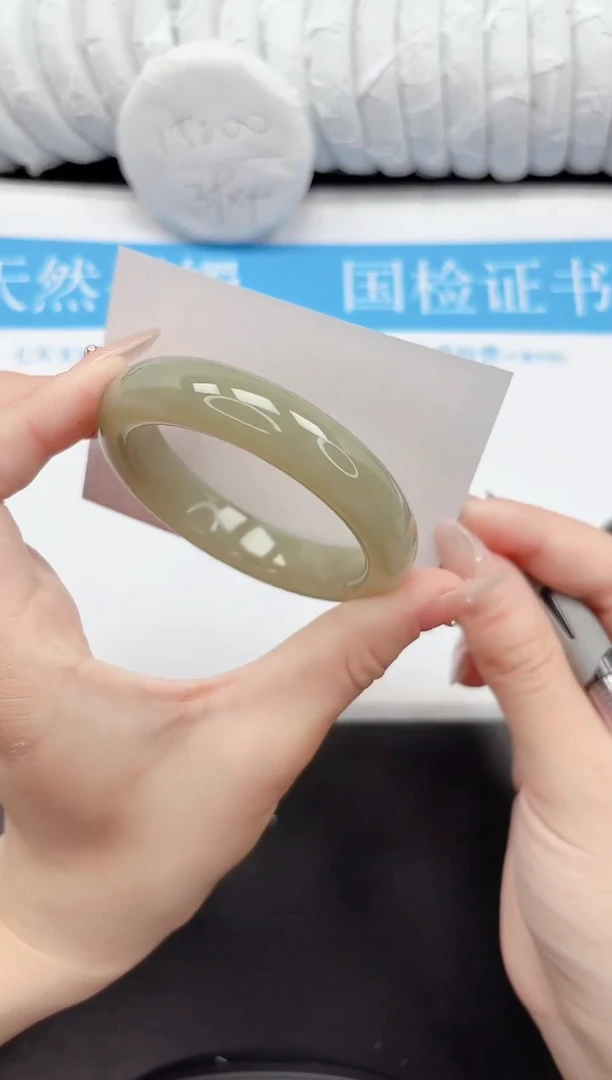 手镯和田玉未镶嵌225-55.6QS5