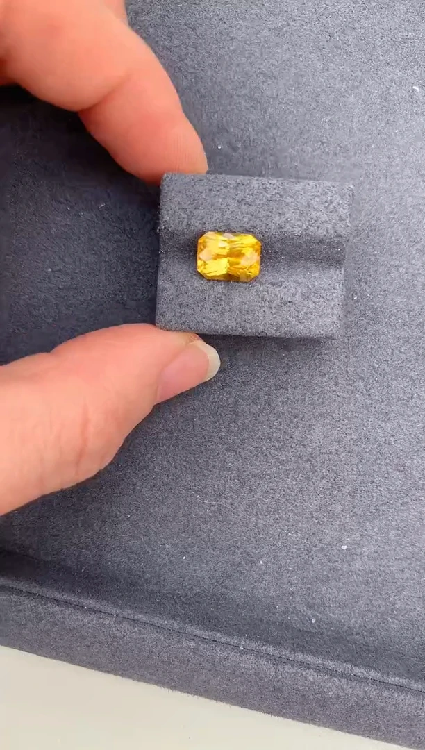 【闪购商品】彩色蓝宝石裸石未镶嵌4.1ct黄蓝宝