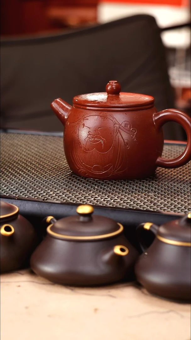 茶壶紫砂朱泥精工刻绘招财汉瓦200cc