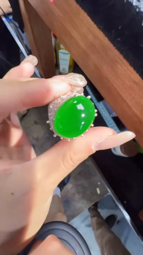 未镶嵌定制翡翠翡翠A货有轻微色差属于正常现象，蛋面多样性发货1