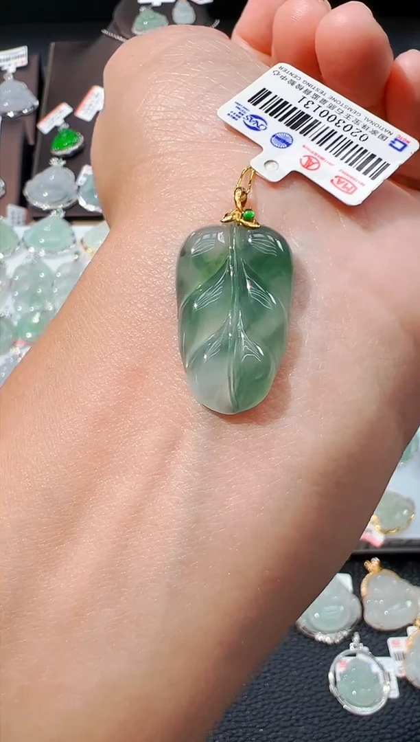 吊坠(不含链)18K金镶嵌翡翠叶子吊坠