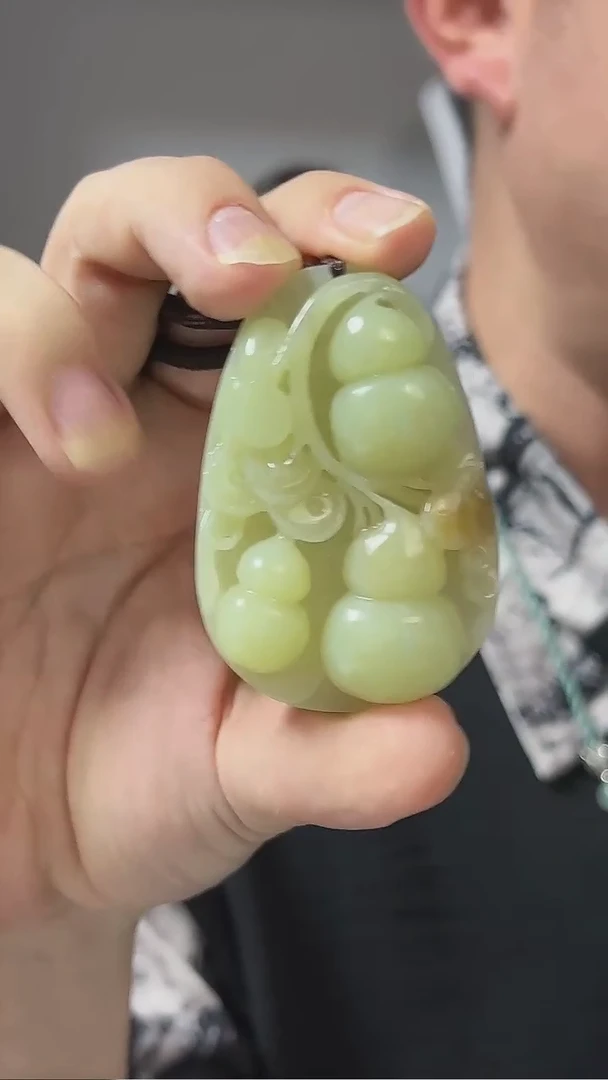 和田玉未镶嵌颈饰葫芦