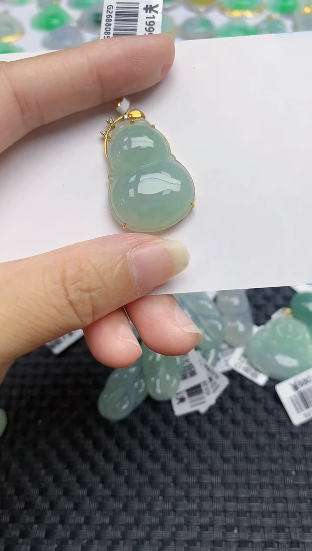 翡翠18K金镶嵌颈饰天然翡翠A货