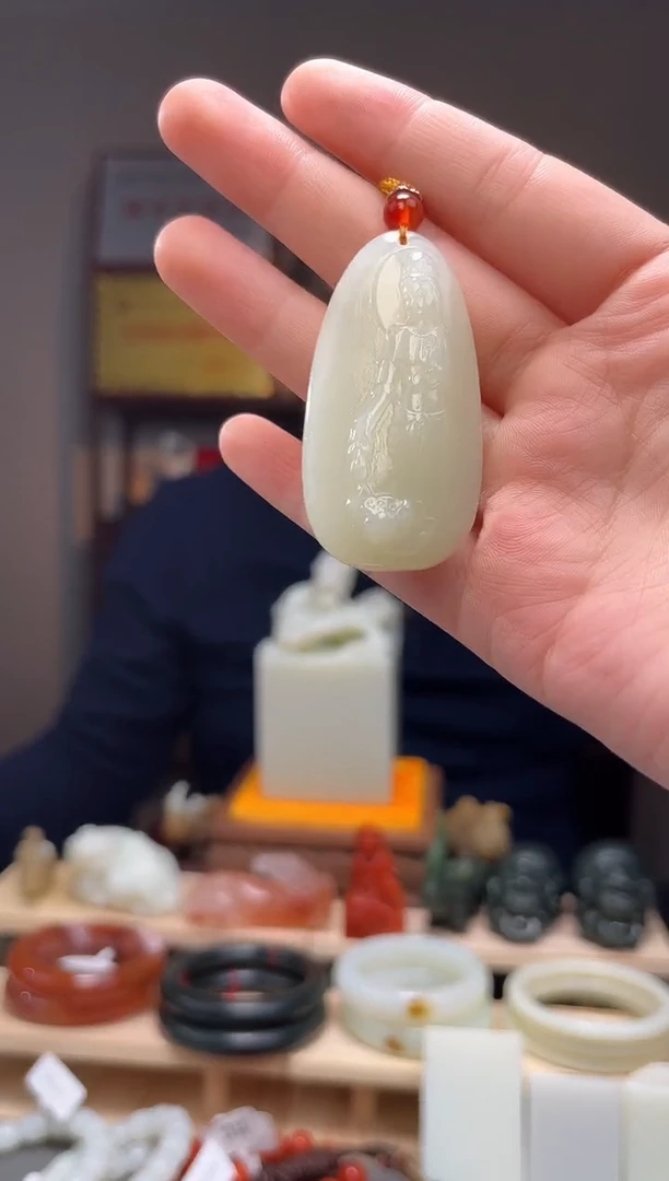 颈饰未镶嵌和田玉吊坠