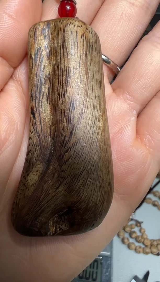 【闪购商品】沉香吊坠莱特随型挂件14.2克