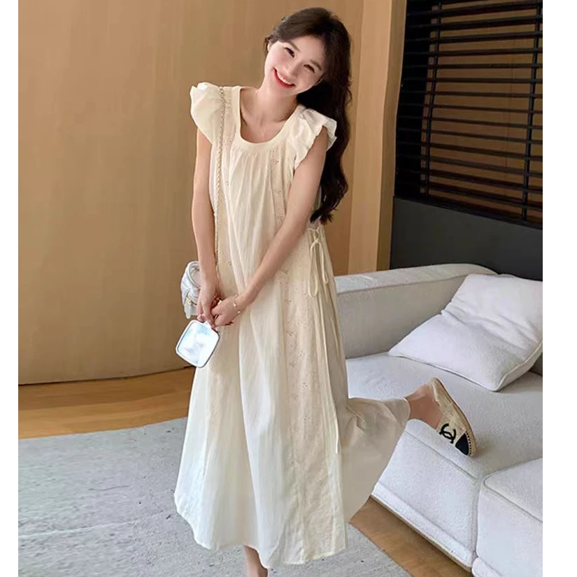 杏色小飞袖连衣裙女夏2025新款慵懒宽松遮肚显瘦蕾丝拼接法式长裙