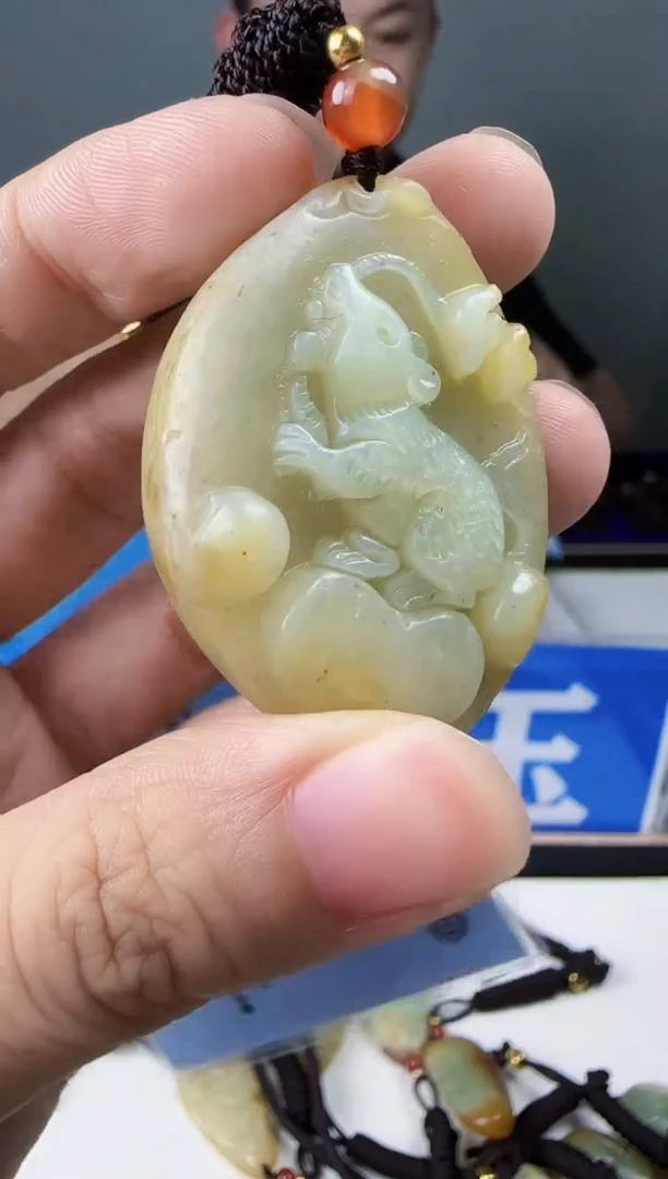 和田玉未镶嵌颈饰1