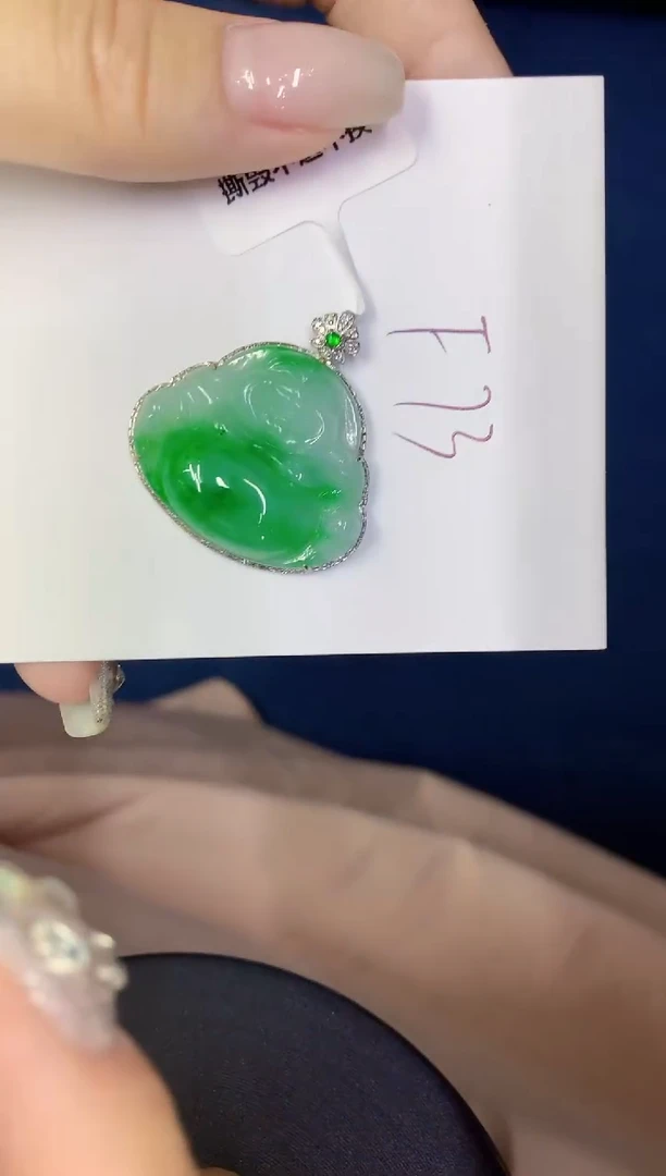 翡翠18K金镶嵌颈饰缅甸天然翡翠A货