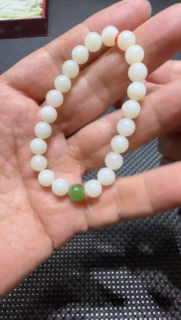 颈饰未镶嵌和田玉手串