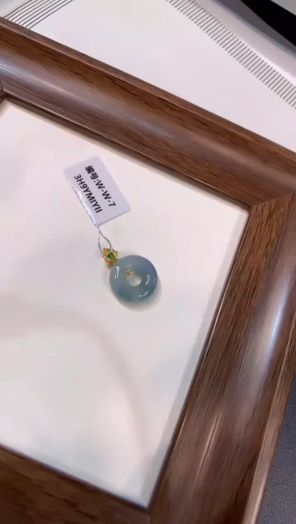 颈饰18K金镶嵌翡翠甜甜圈