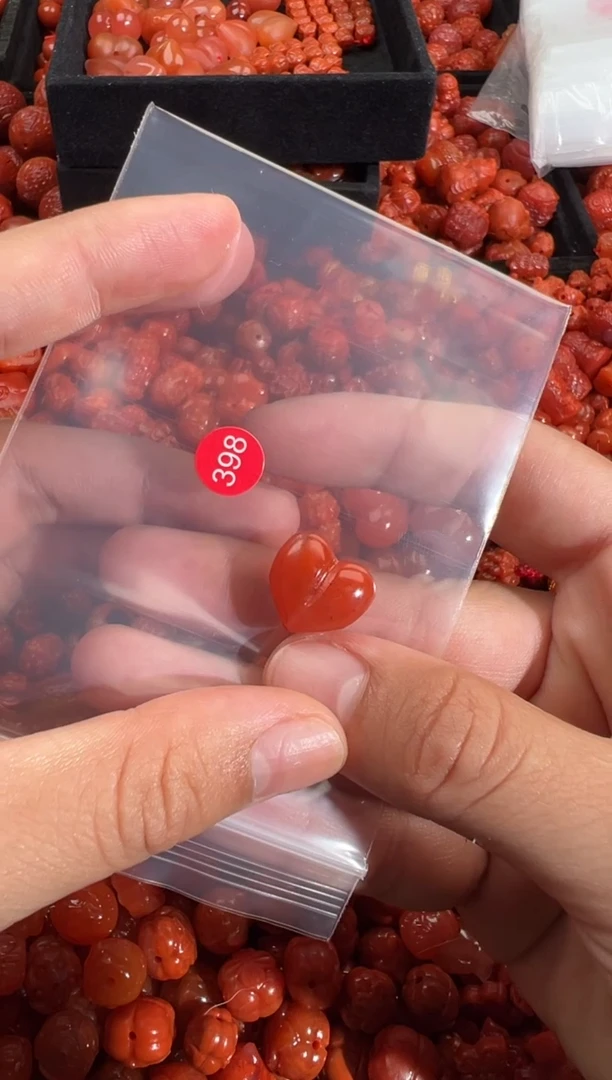 南红玛瑙未镶嵌颈饰1